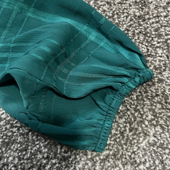 V Neck Ruffled Romper - Picture 3 of 6